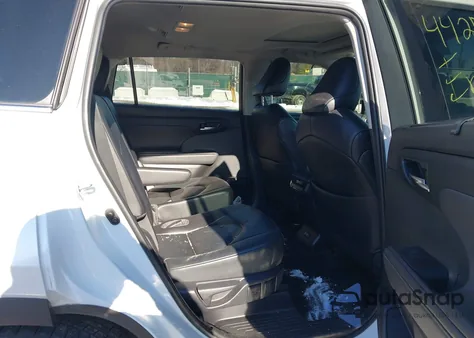 2022 Toyota Highlander Xle z USA, uszkodzony, nr VIN 5TDGZRBH7NS590598